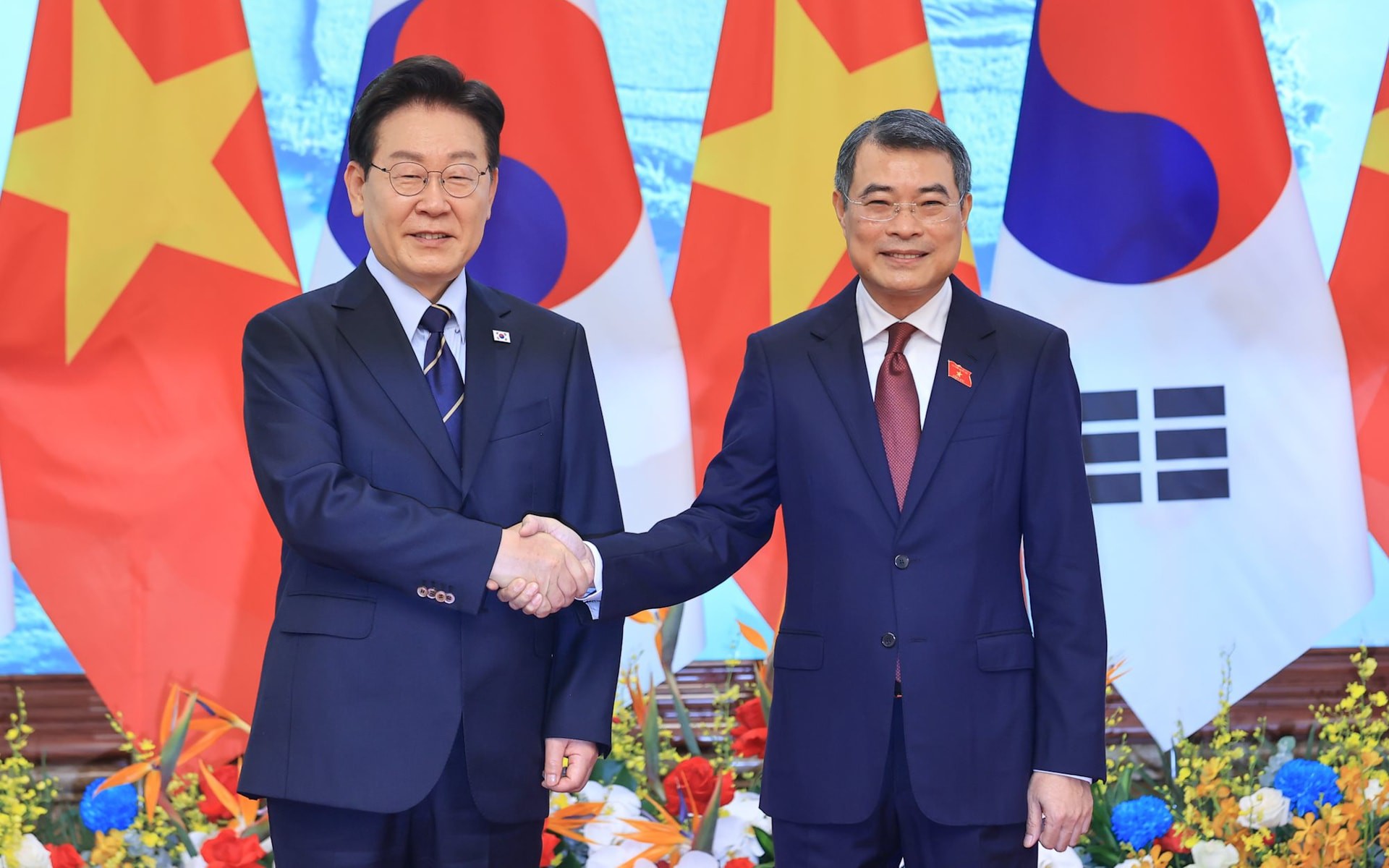 Tổng thống H&agrave;n Quốc: "Việt Nam l&agrave; tr&aacute;i tim kinh tế của ASEAN"