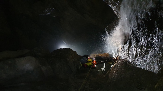 Lộ diện th&ecirc;m 26 hang động mới dưới l&ograve;ng đất ở Phong Nha - Kẻ B&agrave;ng - Ảnh 3.