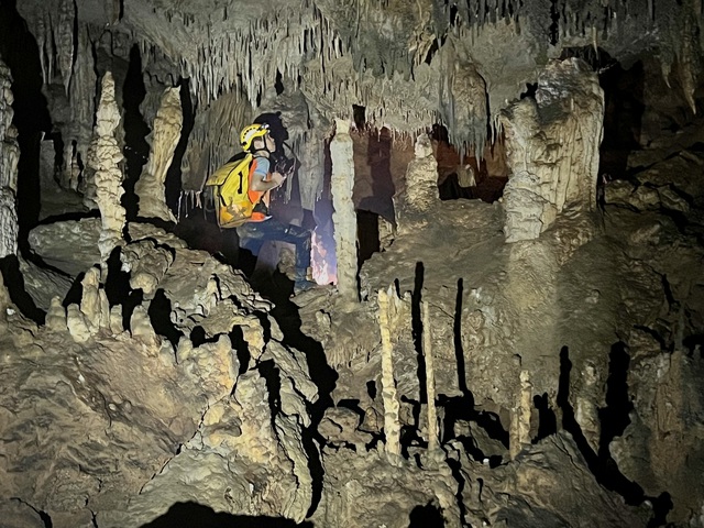 Lộ diện th&ecirc;m 26 hang động mới dưới l&ograve;ng đất ở Phong Nha - Kẻ B&agrave;ng - Ảnh 18.