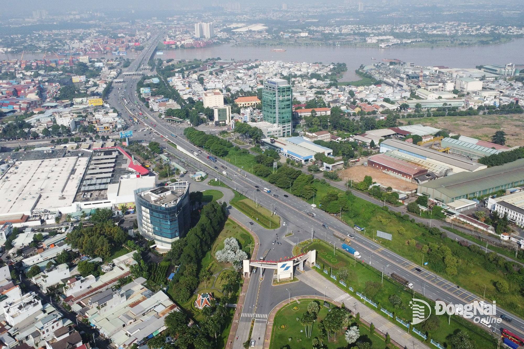 Th&agrave;nh phố trực thuộc Trung ương trẻ nhất Việt Nam: Sở hữu phi trường tỷ đ&ocirc; h&agrave;ng đầu Đ&ocirc;ng Nam &Aacute; - Ảnh 1.