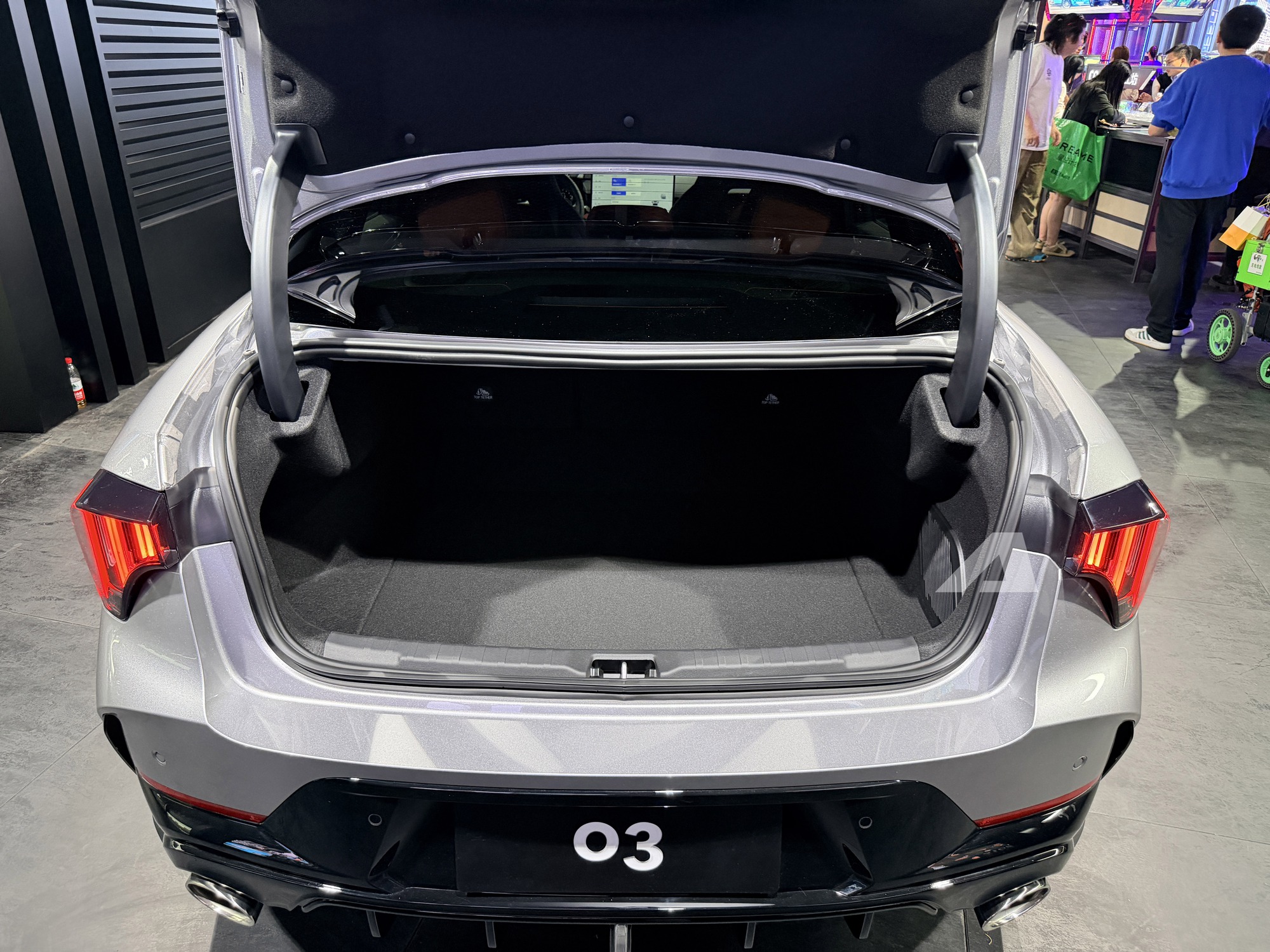 Xem trước Lynk & Co 03 sắp ra mắt Việt Nam: Thiết kế nội, ngoại thất thể thao ngay từ bản thường, dễ lấy kh&aacute;ch của Civic, Elantra- Ảnh 5.