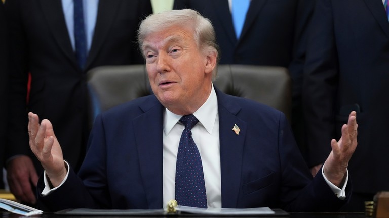 Tổng thống Donald Trump n&oacute;i về việc &ldquo;d&ugrave;ng vũ kh&iacute; hạt nh&acirc;n chống Iran&rdquo; - Ảnh 1.