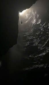 Ph&aacute;t hiện hang động mới tại Quảng Trị: Sở hữu th&aacute;c nước 350 m&eacute;t cực hiếm, chuy&ecirc;n gia chưa d&aacute;m tiến s&acirc;u v&igrave; qu&aacute; lạnh - Ảnh 1.