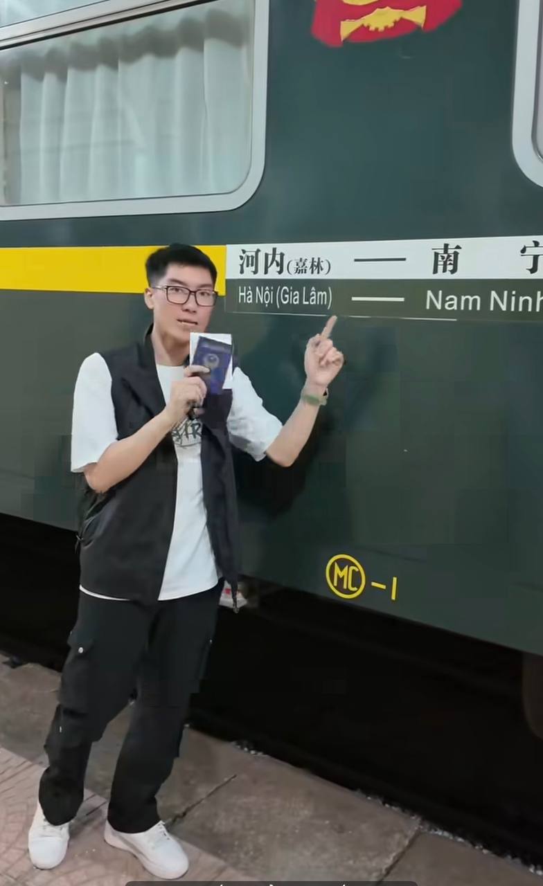 Chuyến t&agrave;u H&agrave; Nội đi Quảng T&acirc;y gi&aacute; 1 triệu đồng v&agrave;o dịp lễ 30/4 - Ảnh 1.