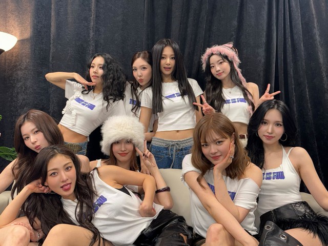 Mỹ nh&acirc;n Kpop g&acirc;y b&atilde;o với khoảnh khắc &ldquo;h&oacute;a thần&rdquo; tr&ecirc;n s&acirc;n khấu: G&oacute;c m&aacute;y &ldquo;tử thần&rdquo; cũng kh&ocirc;ng d&igrave;m nổi, visual v&agrave; body khiến netizen cho&aacute;ng v&aacute;ng - Ảnh 8.