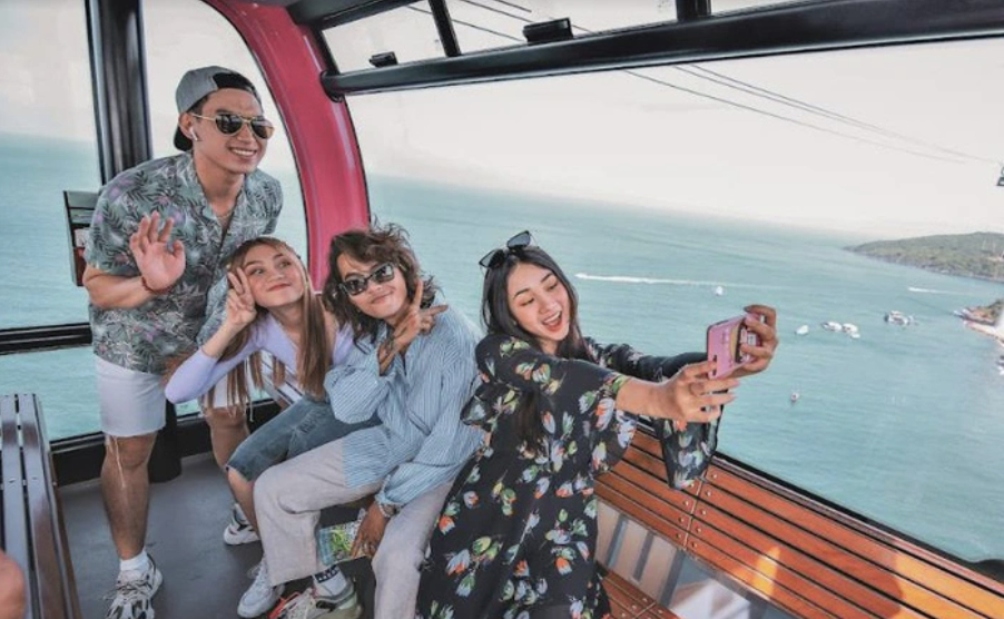 Xu hướng du lịch Ph&uacute; Quốc 2026: Trải nghiệm chơi xuy&ecirc;n ng&agrave;y đ&ecirc;m all - in - one hấp dẫn - Ảnh 1.