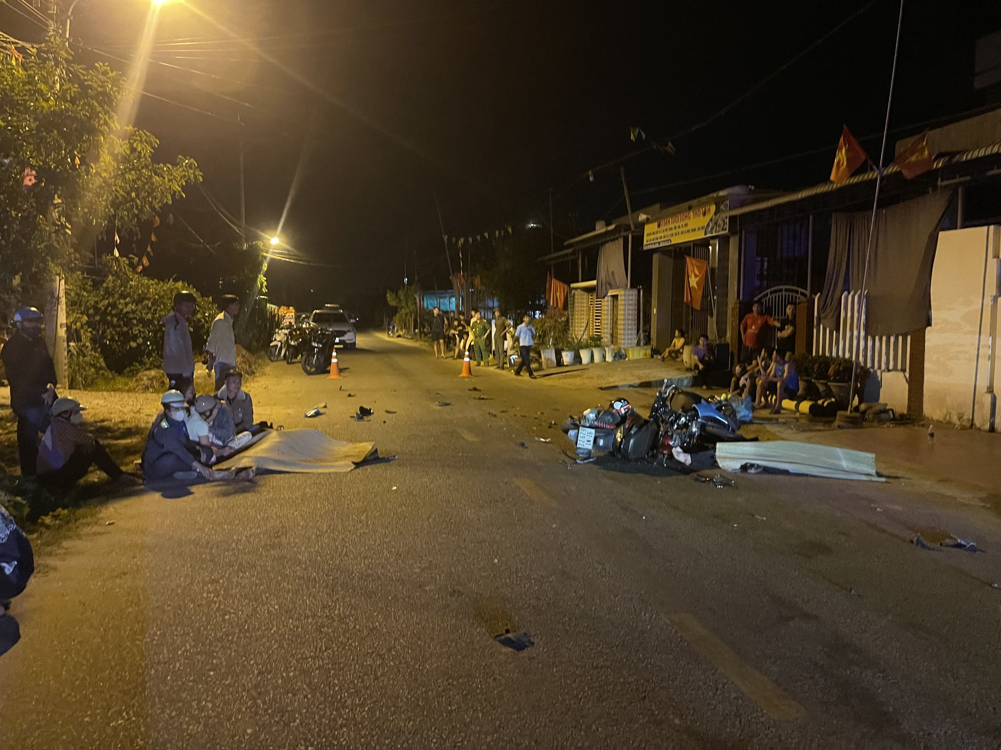 Vụ tai nạn thương t&acirc;m ở Đ&agrave; Nẵng khiến 2 người tử vong v&agrave; 2 xe m&aacute;y hư hỏng nặng - Ảnh 2.