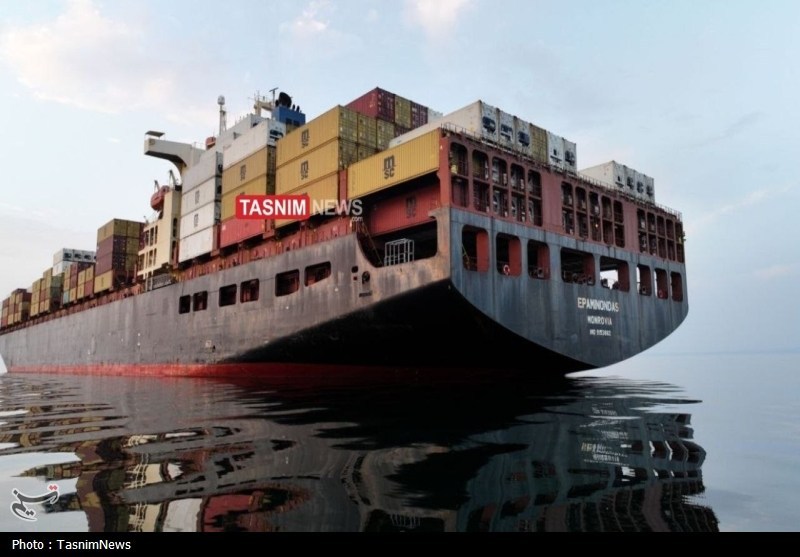 Iran c&ocirc;ng bố loạt ảnh bắt 2 t&agrave;u container ở eo biển Hormuz - Ảnh 3.