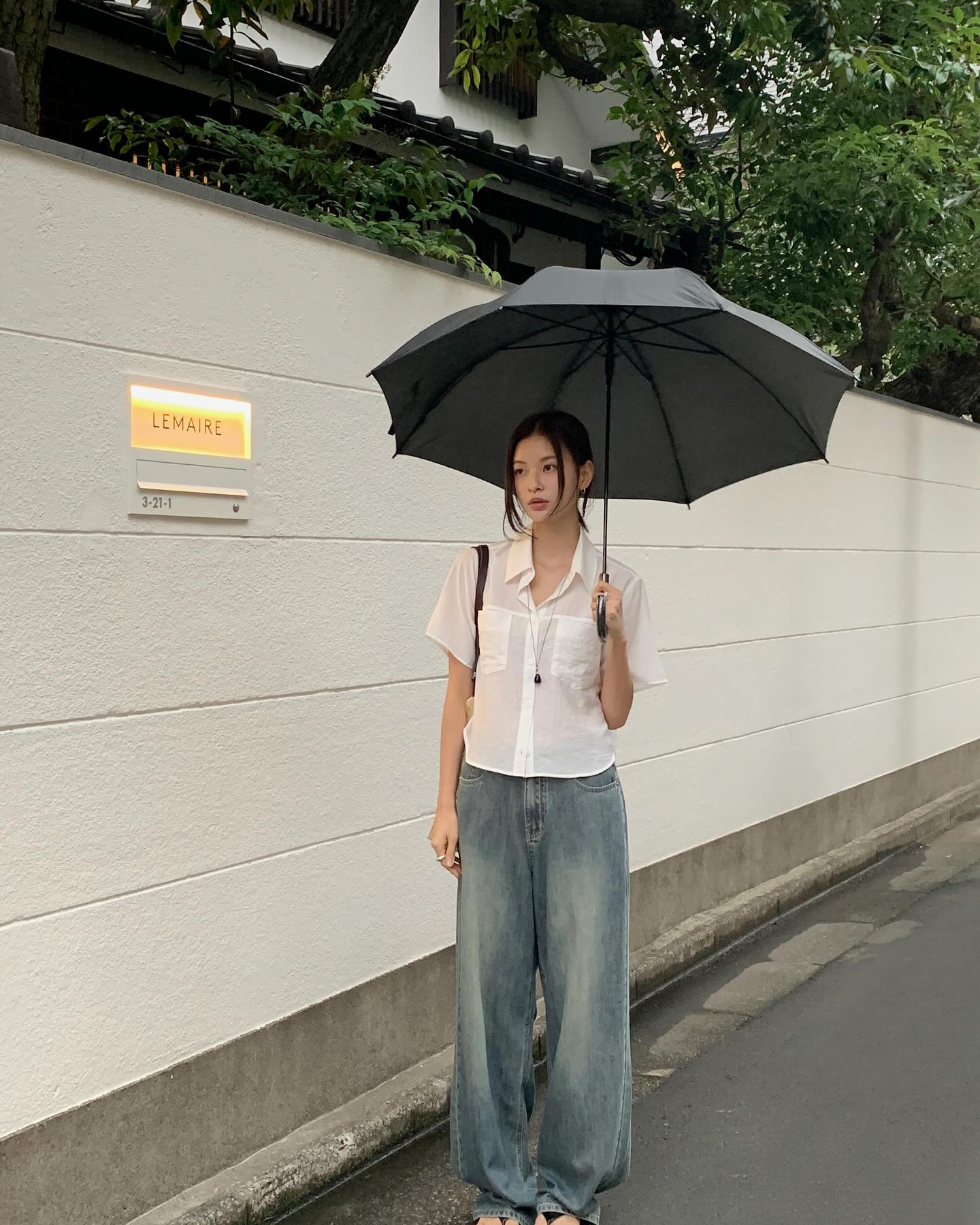 Quần jeans ống rộng ph&ugrave; hợp với m&ugrave;a h&egrave; nhất v&agrave; 4 c&aacute;ch mặc đẹp "bất bại"- Ảnh 9.