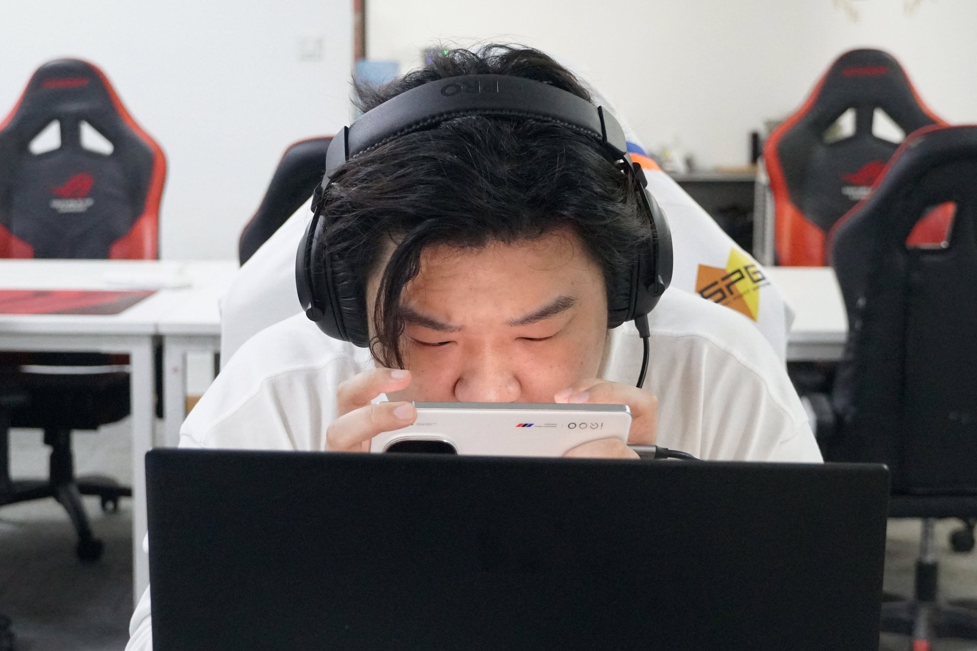 Tỷ lệ chọi 1 / 2 . 000 Trong eSports: Giấc mơ trở th&agrave;nh game thủ chuy&ecirc;n nghiệp tại Trung Quốc - Ảnh 1.