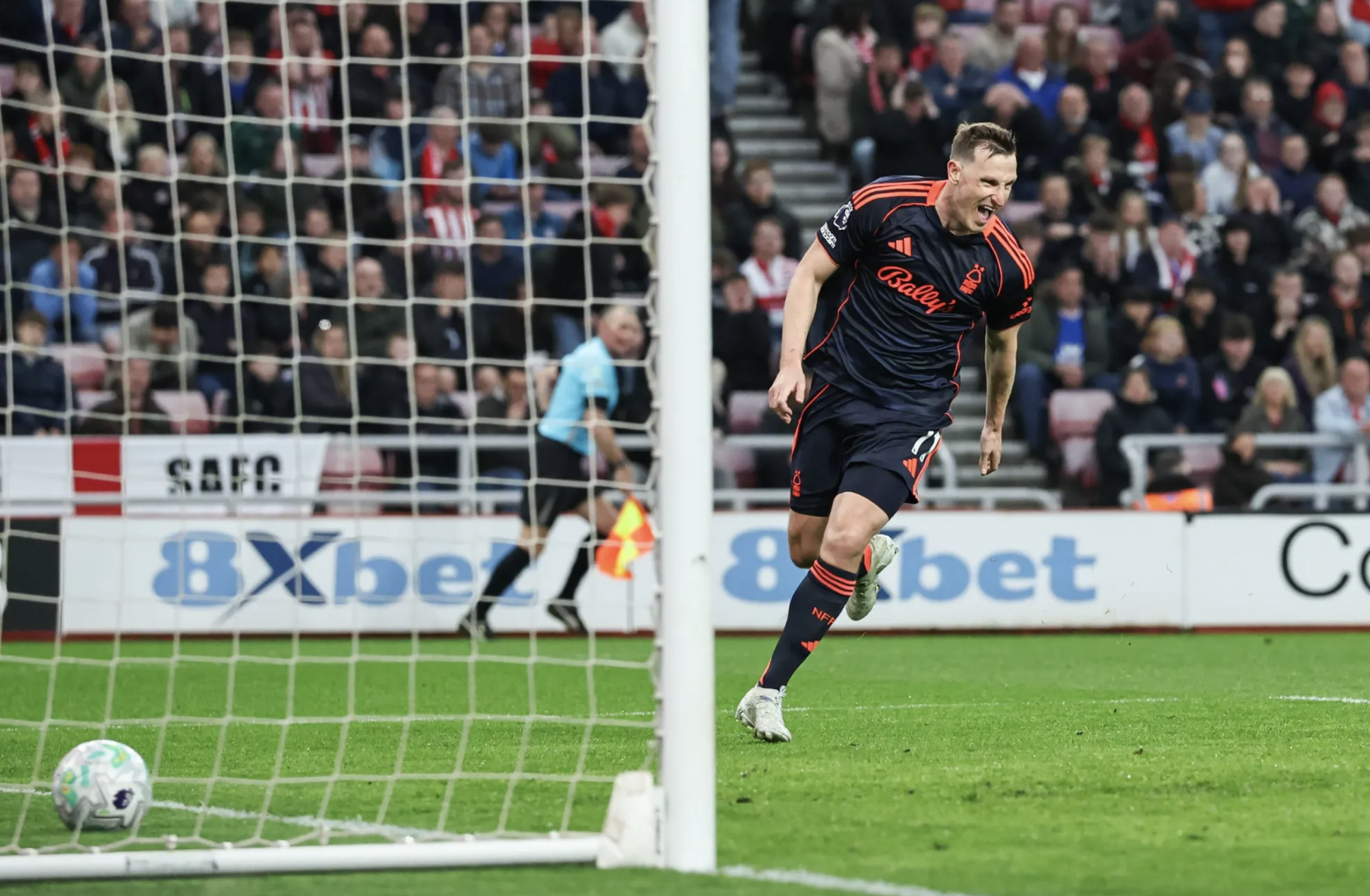 Forest thắng tưng bừng Sunderland, West Ham v&agrave; Tottenham &acirc;u lo v&eacute; trụ hạng - Ảnh 3.