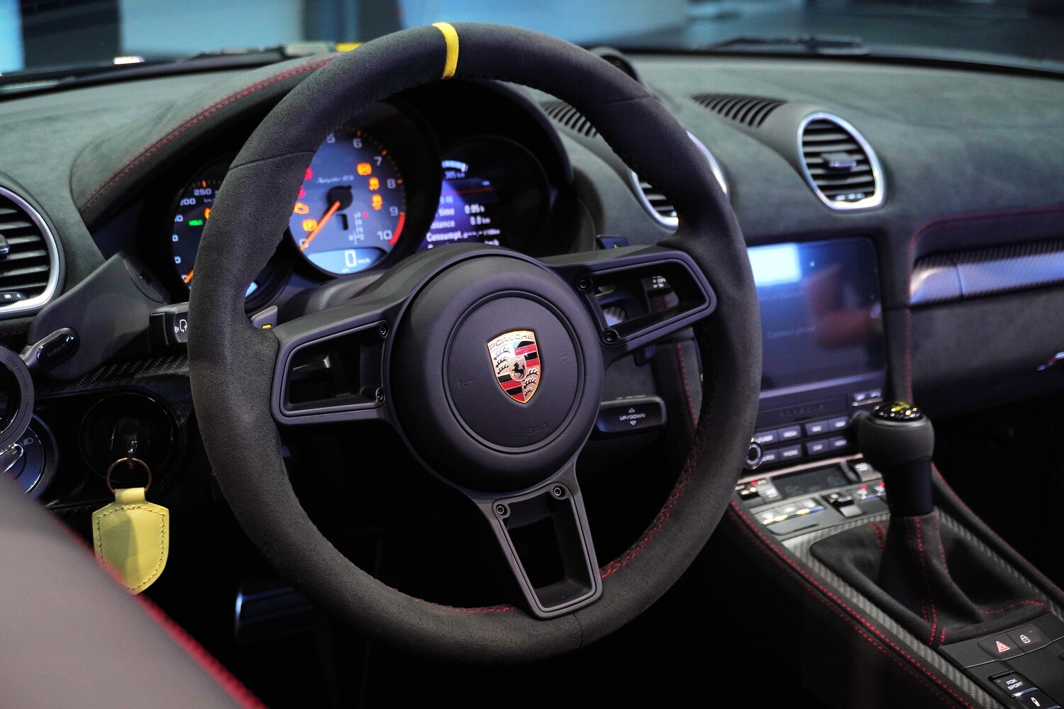 T&ocirc;i sờ tận tay Porsche 718 Spyder RS độc nhất Việt Nam: Phanh gốm hơn 500 triệu, tổng tiền 'option' dư mua 1 chiếc Mercedes GLC- Ảnh 17.