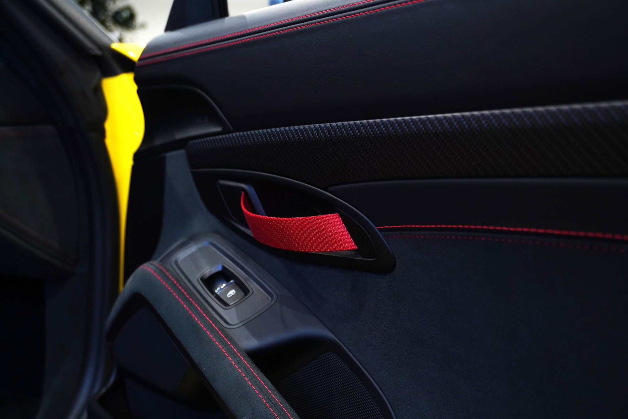 T&ocirc;i sờ tận tay Porsche 718 Spyder RS độc nhất Việt Nam: Phanh gốm hơn 500 triệu, tổng tiền 'option' dư mua 1 chiếc Mercedes GLC- Ảnh 20.