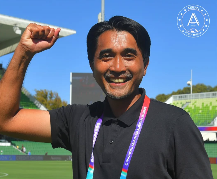 LĐBĐ Đ&agrave;i Bắc Trung Hoa sa thải HLV Th&aacute;i Lan sau khi c&aacute;c tuyển thủ nữ kiến nghị - Ảnh 1.