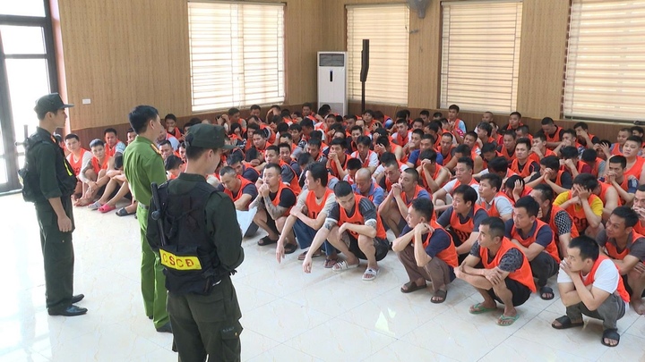 Vợ chồng người Việt điều h&agrave;nh trường g&agrave; quốc tế bị triệt ph&aacute; , giao dịch 1 . 200 Tỷ đồng - Ảnh 2.