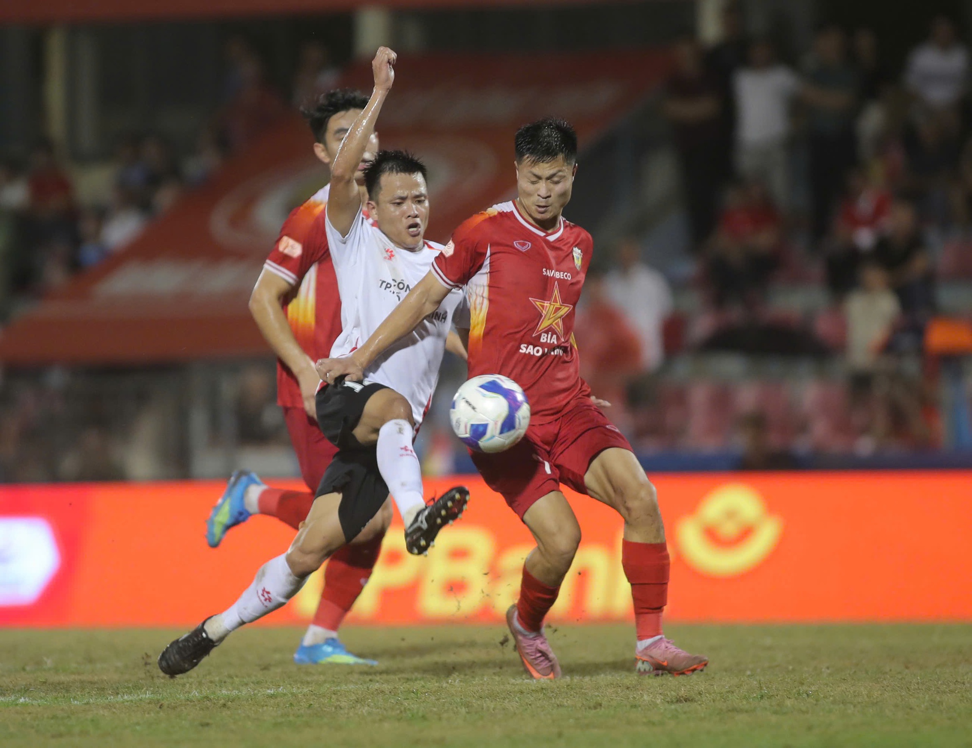 Tiền đạo Việt kiều Anh gi&uacute;p CLB C&ocirc;ng an TP HCM ngắt chuỗi thất bại - Ảnh 1.