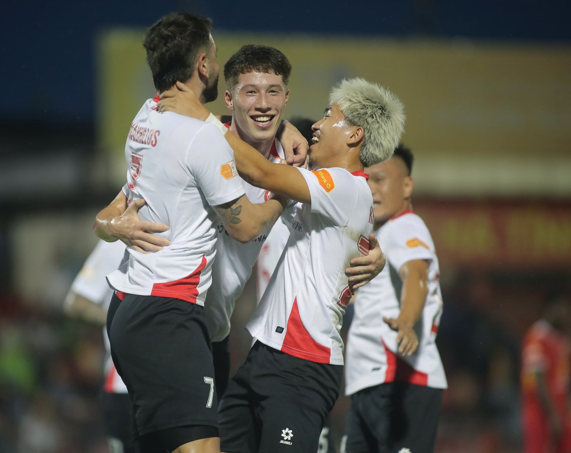 Tiền đạo Việt kiều Anh gi&uacute;p CLB C&ocirc;ng an TP HCM ngắt chuỗi thất bại - Ảnh 4.