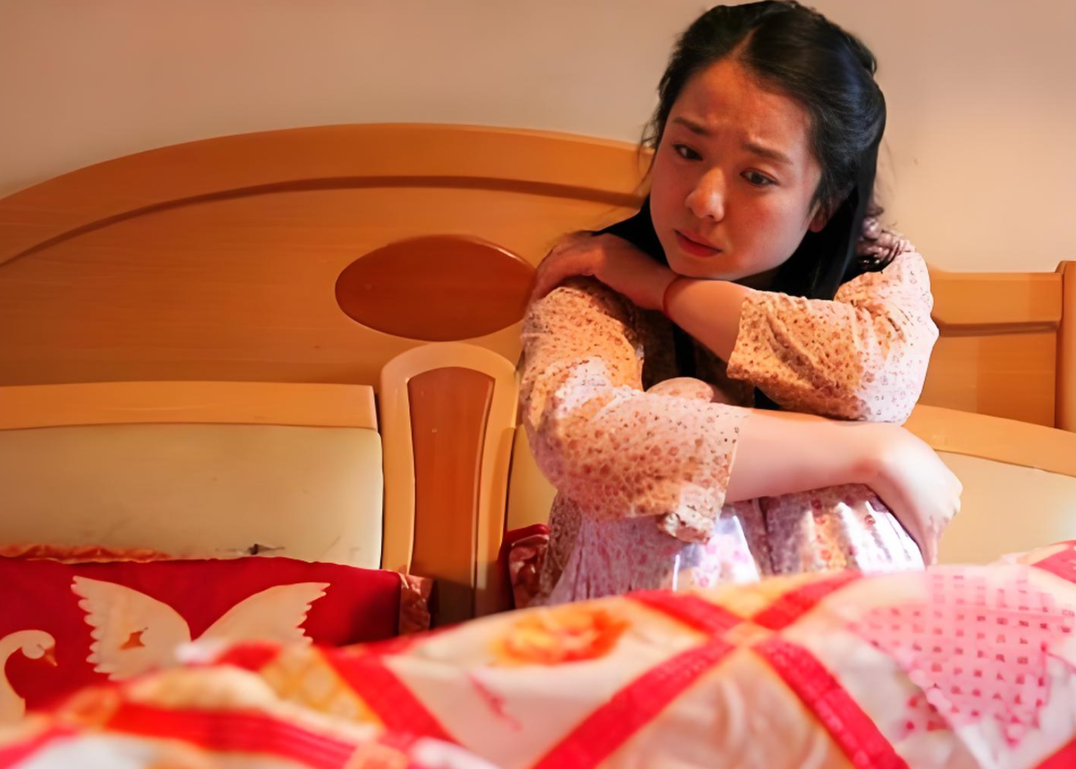 Bỏ về nh&agrave; mẹ đẻ, đến ng&agrave;y thứ 5, t&ocirc;i nhận được một phong b&igrave; chuyển ph&aacute;t nhanh do chồng gửi đến, nội dung b&ecirc;n trong khiến t&ocirc;i chết điếng - Ảnh 1.