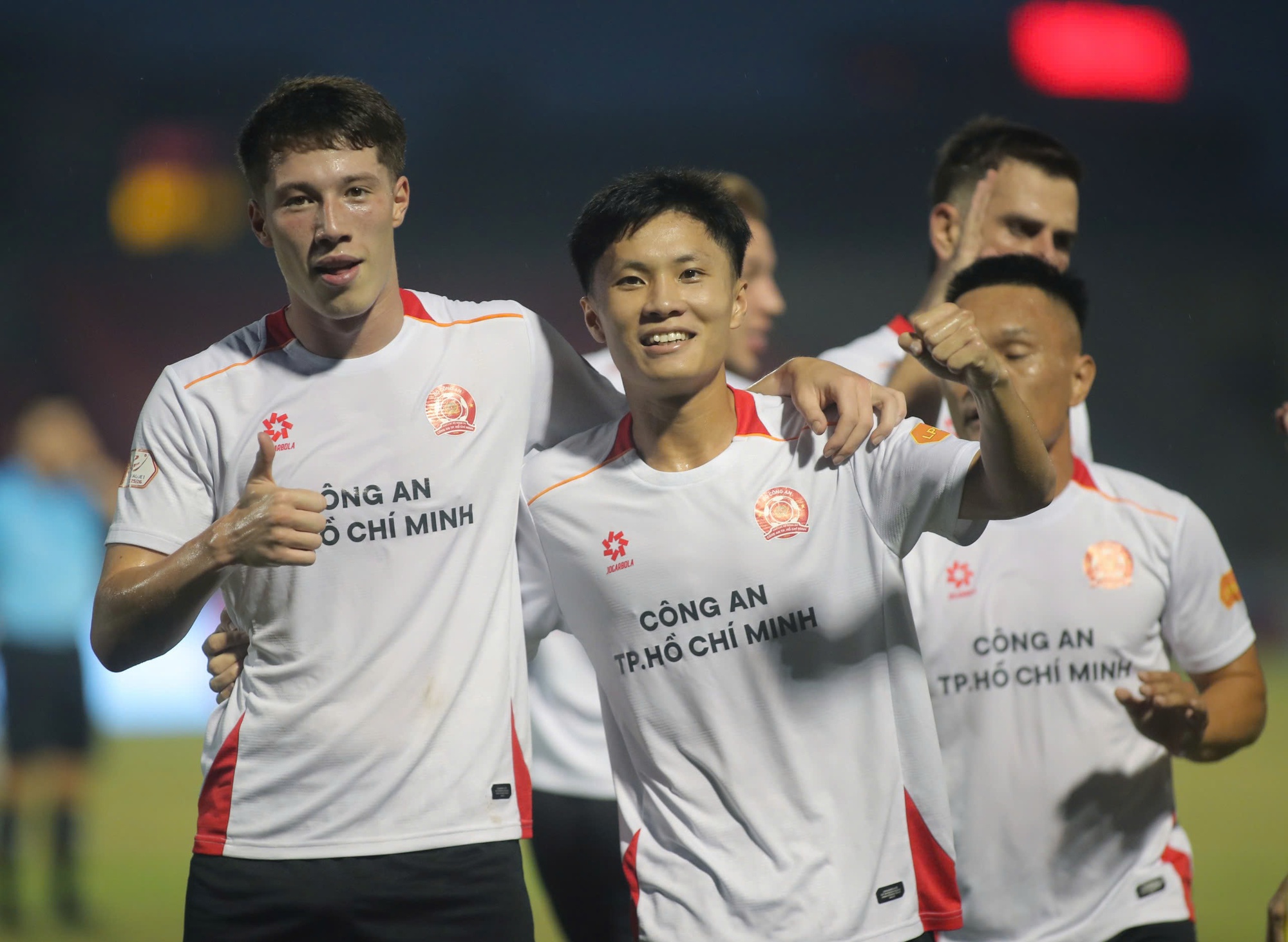 Tiền đạo Việt kiều Anh gi&uacute;p CLB C&ocirc;ng an TP HCM ngắt chuỗi thất bại - Ảnh 5.