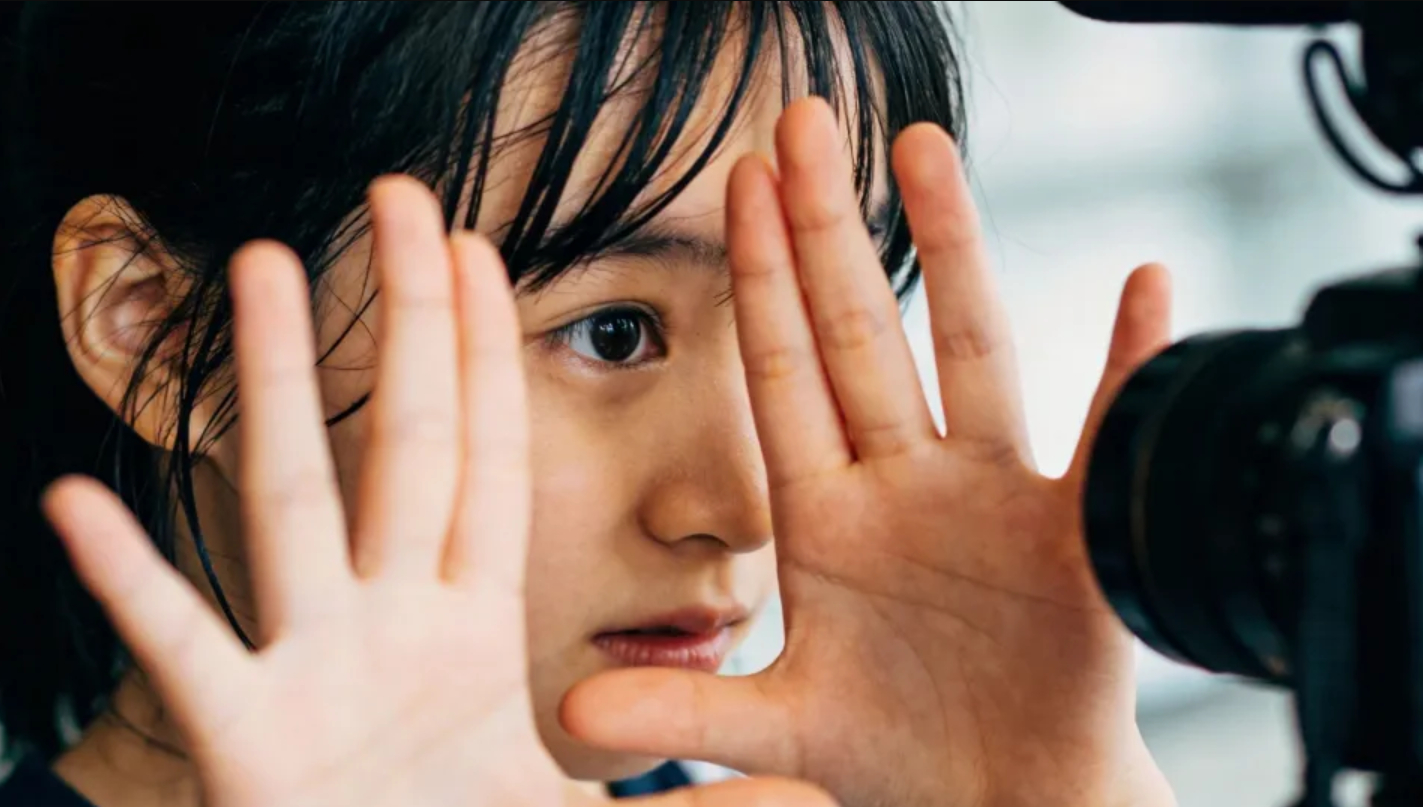 Cha mẹ v&ocirc; t&igrave;nh l&agrave;m tổn thương con c&aacute;i qua những video khoảnh khắc đời thường - Ảnh 1.