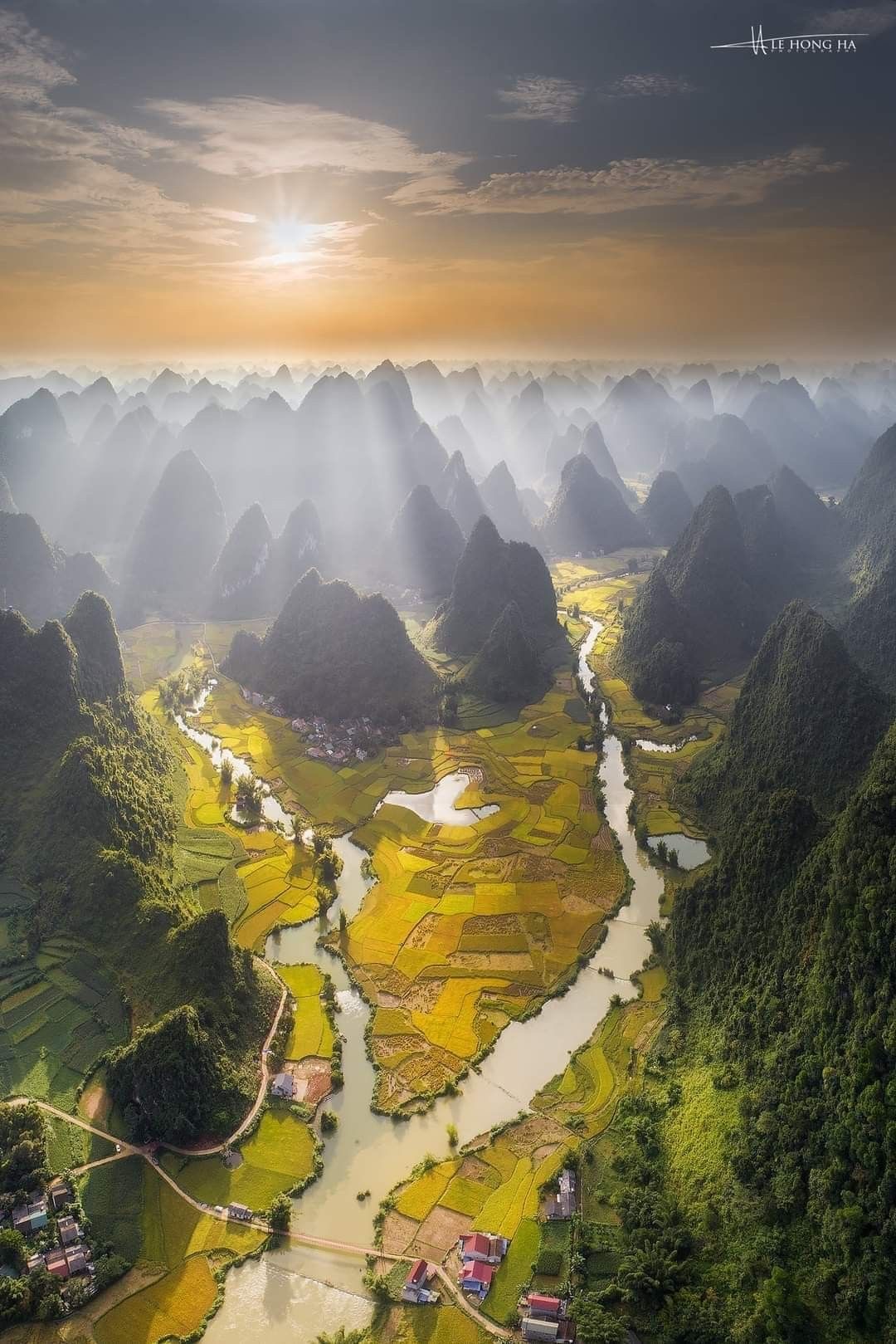 Ninh B&igrave;nh: Điểm đến đẹp nhất thế giới với nền nhiệt l&yacute; tưởng 30 độ - Ảnh 1.