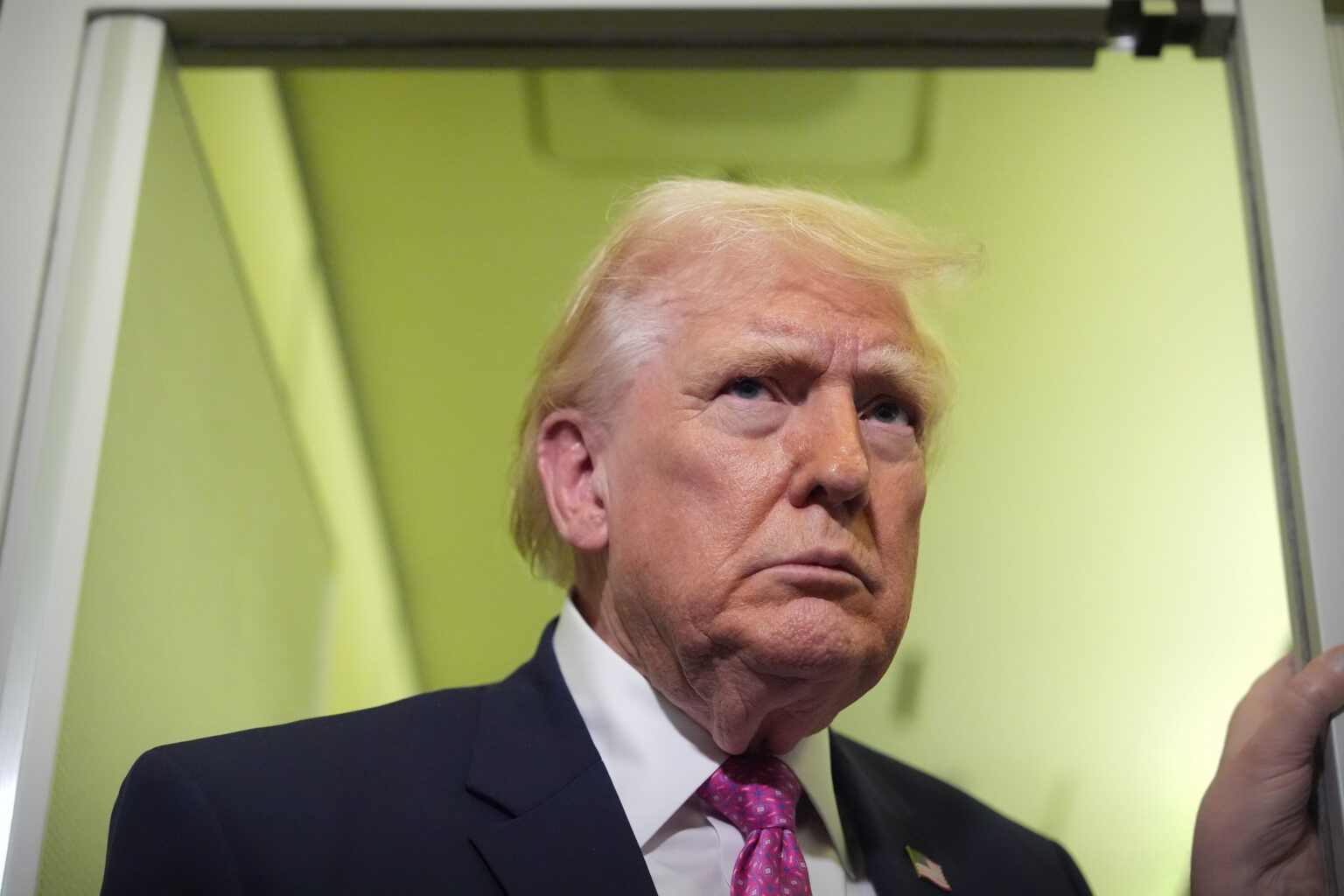 &Ocirc;ng Donald Trump n&oacute;i về diễn biến bất ngờ, nhận được đề xuất &ldquo;tốt hơn&rdquo; - Ảnh 1.