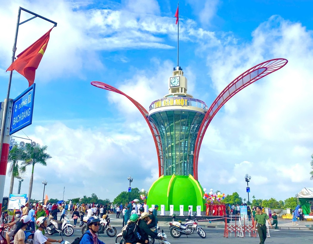 Những điểm đến độc đ&aacute;o tại Việt Nam: Biểu tượng h&uacute;t kh&aacute;ch - Ảnh 7.