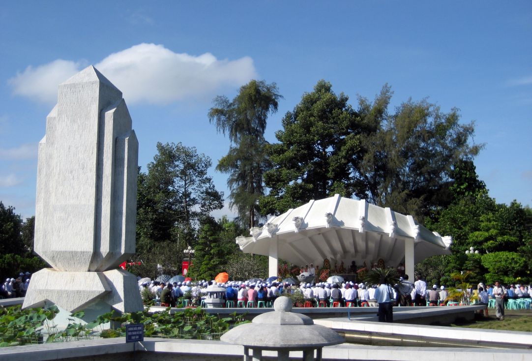 Những điểm đến độc đ&aacute;o tại Việt Nam: Biểu tượng h&uacute;t kh&aacute;ch - Ảnh 3.