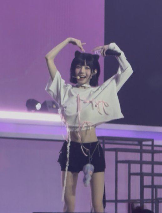 Hoảng hồn th&acirc;n h&igrave;nh của nữ ca sĩ gầy nhất showbiz!- Ảnh 3.