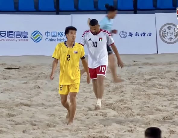 Thua liền cả 3 trận, tuyển Th&aacute;i Lan ngậm ng&ugrave;i chia tay giải ch&acirc;u &Aacute; - Ảnh 1.