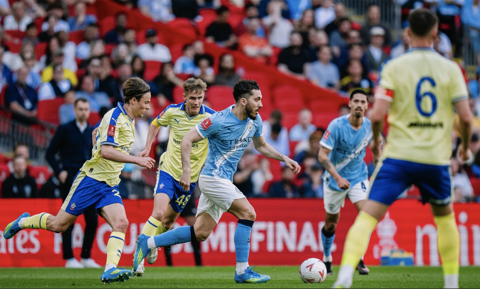 Man City lập kỷ lục, mơ kỳ t&iacute;ch - Ảnh 1.