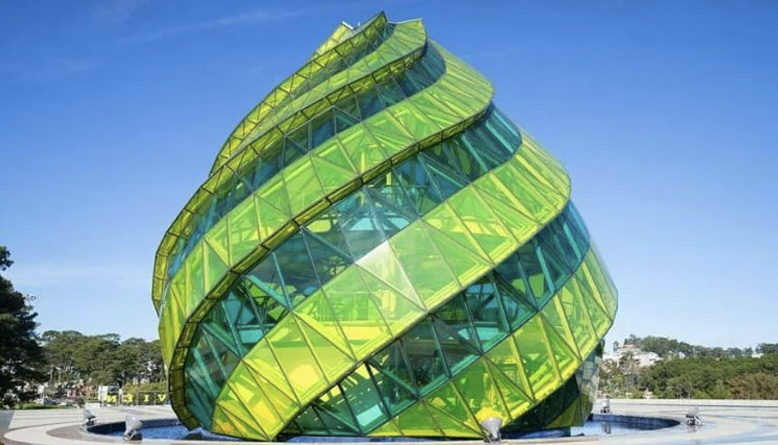 Những điểm đến độc đ&aacute;o tại Việt Nam: Biểu tượng h&uacute;t kh&aacute;ch - Ảnh 2.