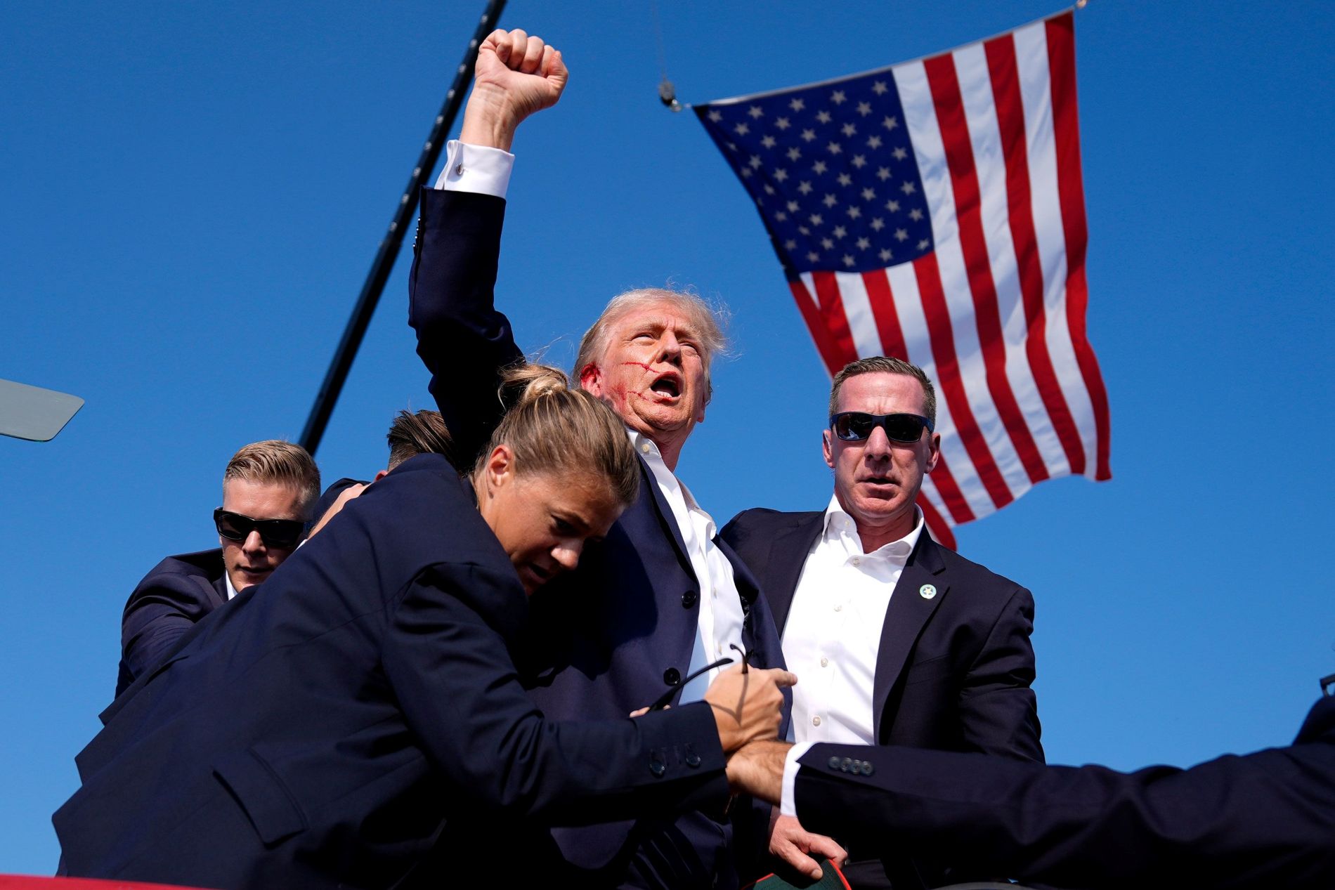 Bắt giữ người đ&agrave;n &ocirc;ng mang vũ kh&iacute; gần s&acirc;n golf của &ocirc;ng Trump ở Los Angeles - Ảnh 2.