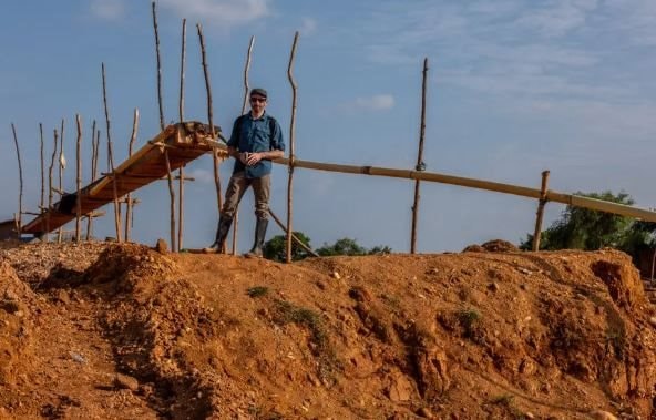 B&ecirc; bối chấn động ng&agrave;nh v&agrave;ng tại Mỹ: 'Ph&ugrave; ph&eacute;p' v&agrave;ng ngoại bất hợp ph&aacute;p th&agrave;nh v&agrave;ng nội, g&oacute;c khuất &iacute;t ai biết tại c&aacute;c xưởng đ&uacute;c được v&eacute;n m&agrave;n - Ảnh 3.