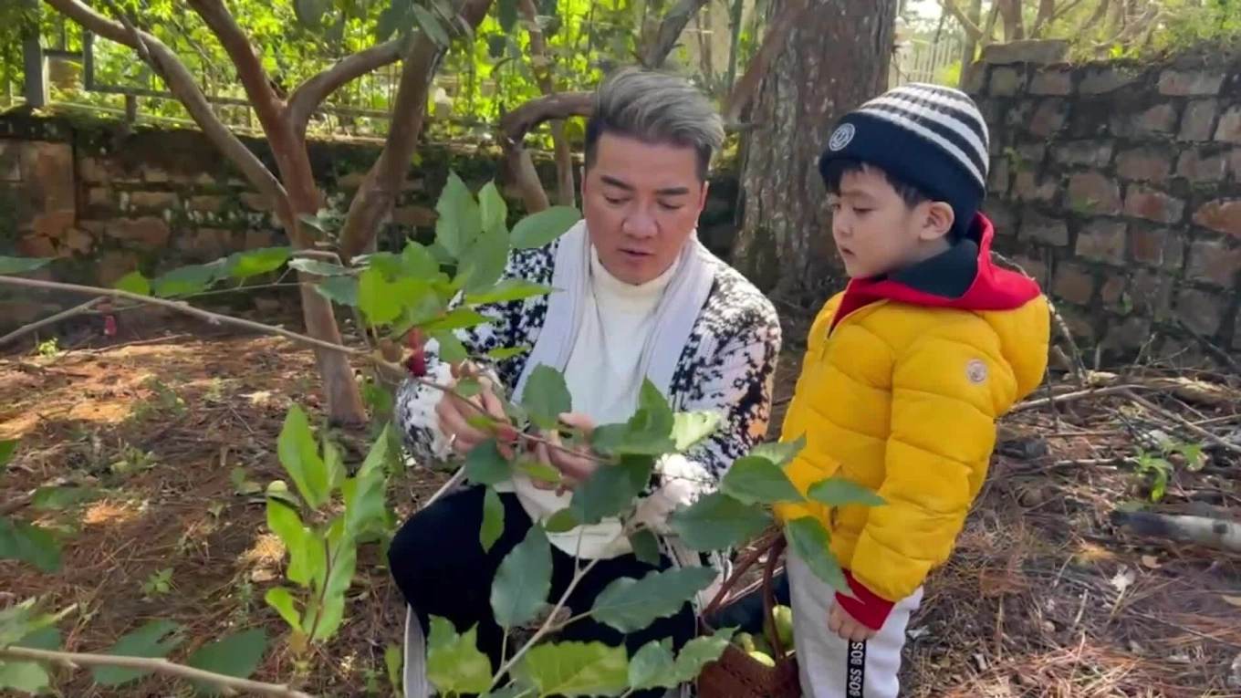 "&Ocirc;ng ho&agrave;ng nhạc Việt" U60 g&agrave; trống nu&ocirc;i con trai 7 tuổi: "Ba sẽ cố hết sức, lần n&agrave;y sẽ kh&aacute;c" - Ảnh 1.