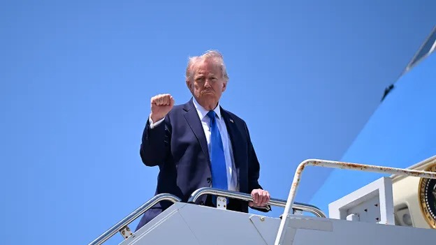 &Ocirc;ng Trump hủy k&egrave;o ph&uacute;t ch&oacute;t, dồn Tehran v&agrave;o cuộc gọi định mệnh - Ngoại trưởng Iran lập tức sang Nga - Ảnh 1.