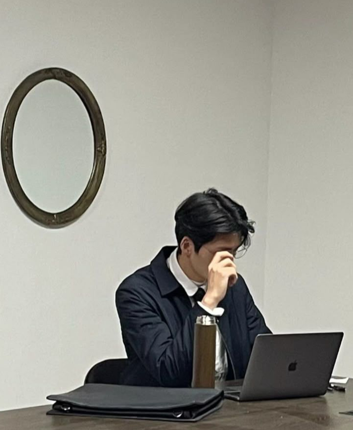 AI qu&aacute; được việc, đồng nghiệp th&igrave; lu&ocirc;n sẵn s&agrave;ng &ldquo;tăng ca&rdquo;: Người về sớm sẽ l&agrave; người thất nghiệp?- Ảnh 1.