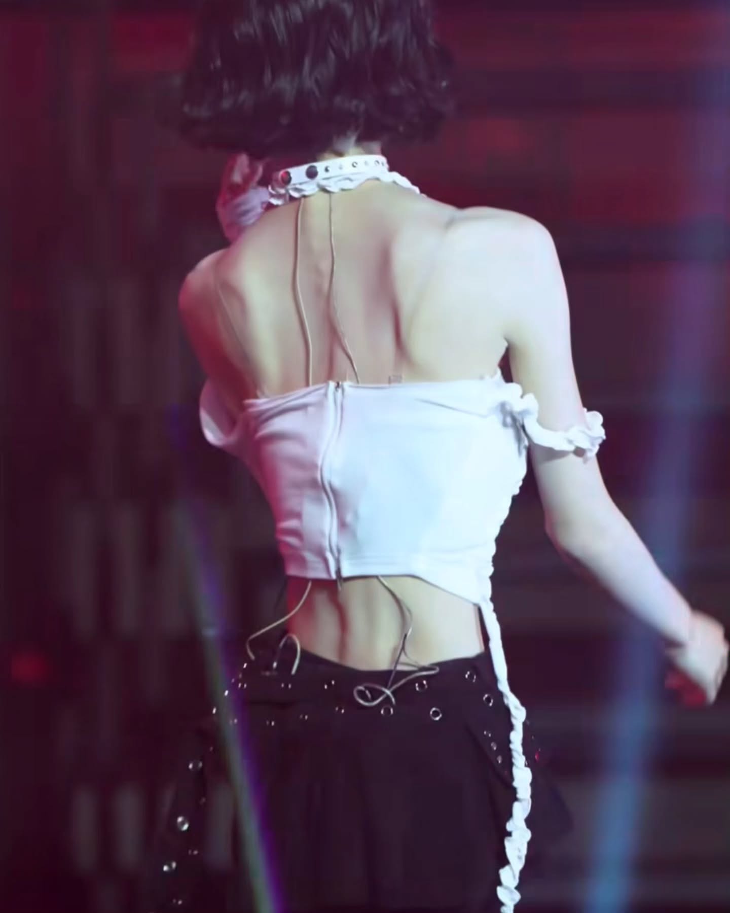 Hoảng hồn th&acirc;n h&igrave;nh của nữ ca sĩ gầy nhất showbiz!- Ảnh 4.