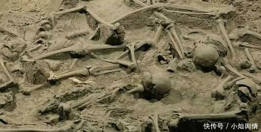 Mở mộ Tần Thủy Hoàng, chuyên gia vừa phát hiện hài cốt thiếu nữ 20 tuổi biến dạng liền uất ức bật khóc - Ảnh 2.