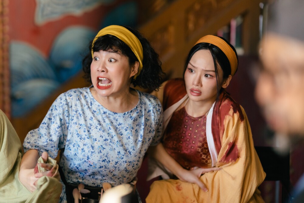 Lần đầu ti&ecirc;n Vbiz c&oacute; 1 nữ diễn vi&ecirc;n phải bỏ chạy khỏi rạp v&igrave; bị kh&aacute;n giả ch&ecirc; diễn đơ cứng- Ảnh 5.