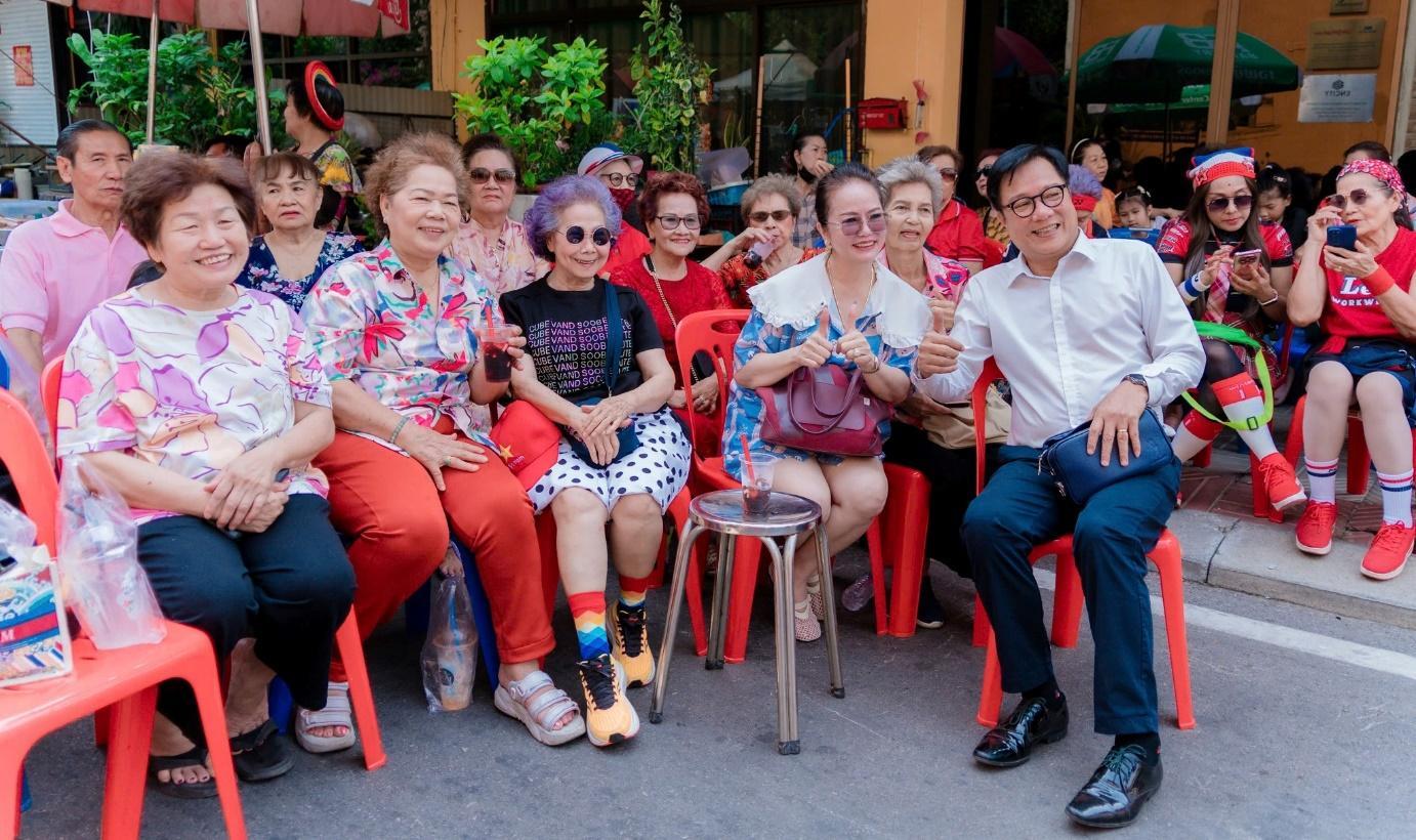 NSND Trọng Trinh c&ugrave;ng Li&ecirc;n đo&agrave;n L&acirc;n sư rồng Việt Nam lưu diễn L&agrave;o, Th&aacute;i Lan - Ảnh 4.