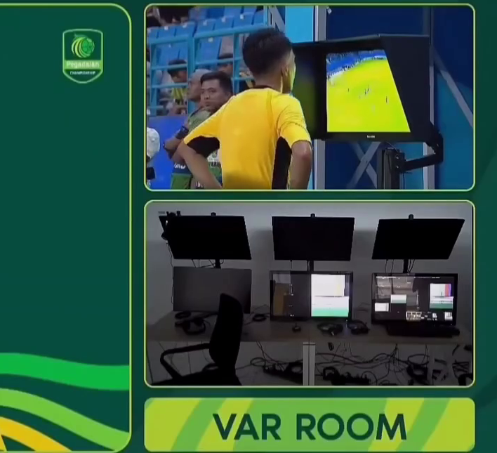 Scandal b&oacute;ng đ&aacute;: Trọng t&agrave;i n&oacute;i chuyện với ph&ograve;ng VAR trống trơn rồi r&uacute;t thẻ đỏ - Ảnh 1.