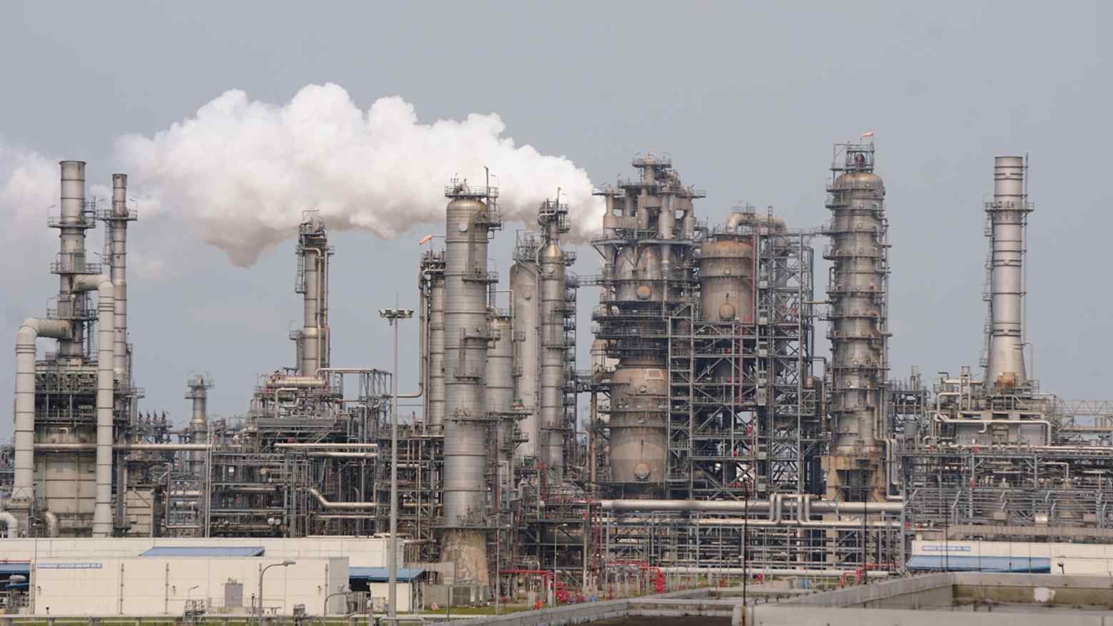 Không cần đi qua eo biển Hormuz, 4 triệu thùng dầu thô sắp di chuyển thẳng đến Việt Nam, không phải từ Nga hay Trung Quốc - Ảnh 1.