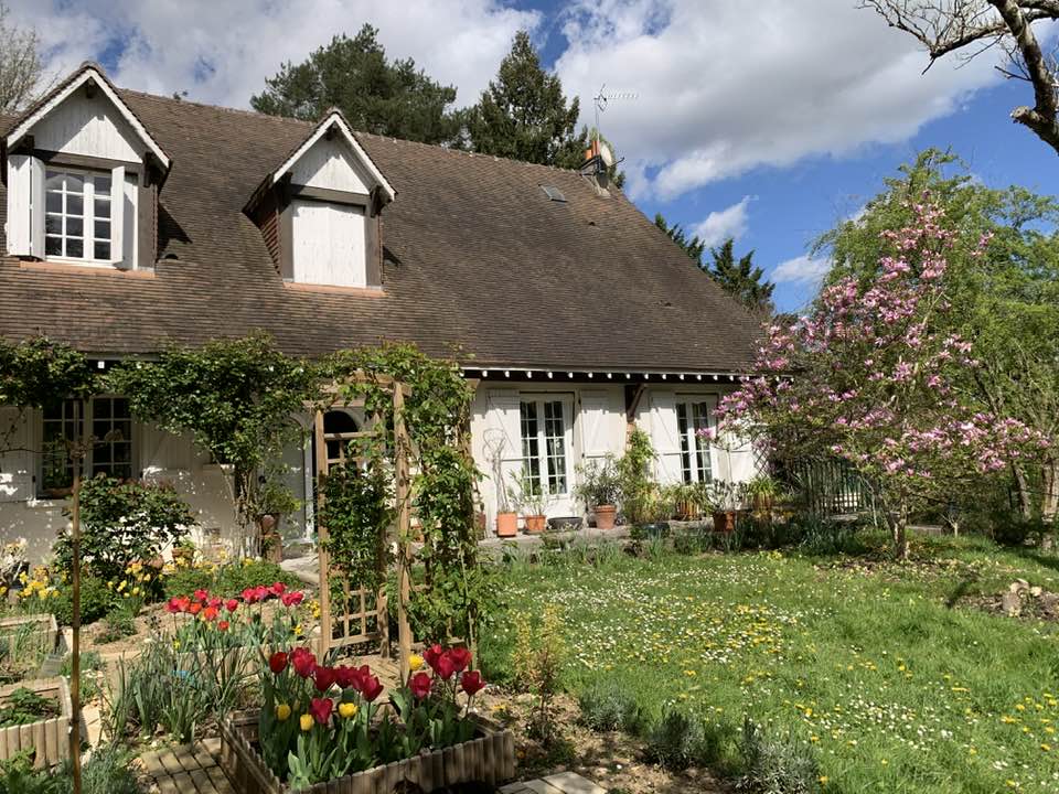 Nữ NSƯT biến mất khỏi showbiz Việt 20 năm giờ sống trong biệt thự 4.000m2, hoa ngập lối đẹp như cổ t&iacute;ch - Ảnh 10.