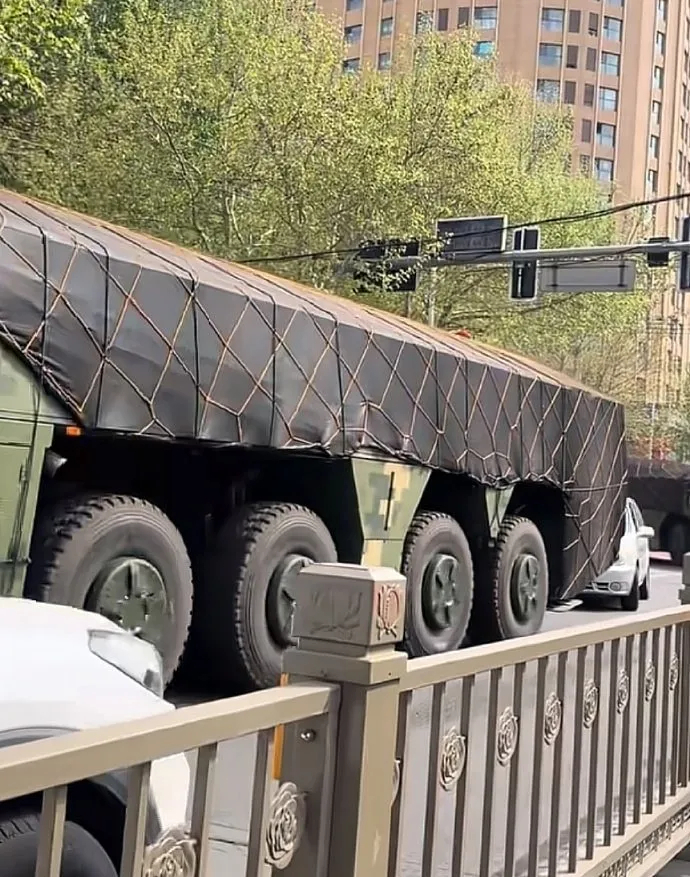 Hệ thống t&ecirc;n lửa DF - 27 của Trung Quốc: Tổ hợp cơ động chưa từng c&ocirc;ng bố - Ảnh 3.