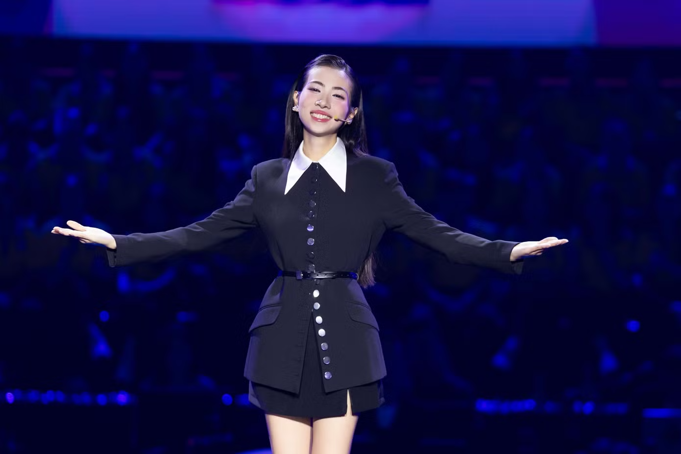 Danh t&iacute;nh c&ocirc; g&aacute;i "đổi giọng h&aacute;t lấy tri thức" tại lễ tốt nghiệp đang viral: L&agrave; &Aacute; kh&ocirc;i cuộc thi danh tiếng! - Ảnh 4.