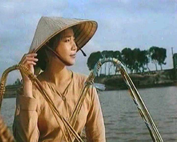 Nữ NSƯT biến mất khỏi showbiz Việt 20 năm giờ sống trong biệt thự 4.000m2, hoa ngập lối đẹp như cổ t&iacute;ch - Ảnh 4.