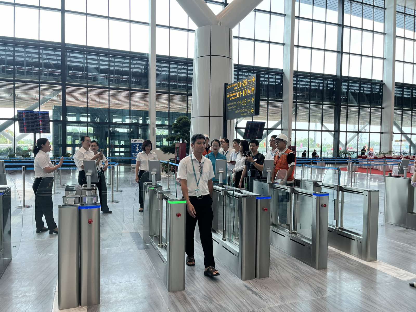 Thay đổi lớn về giấy tờ khi đi máy bay mà hành khách bắt buộc phải nắm rõ - Ảnh 1.