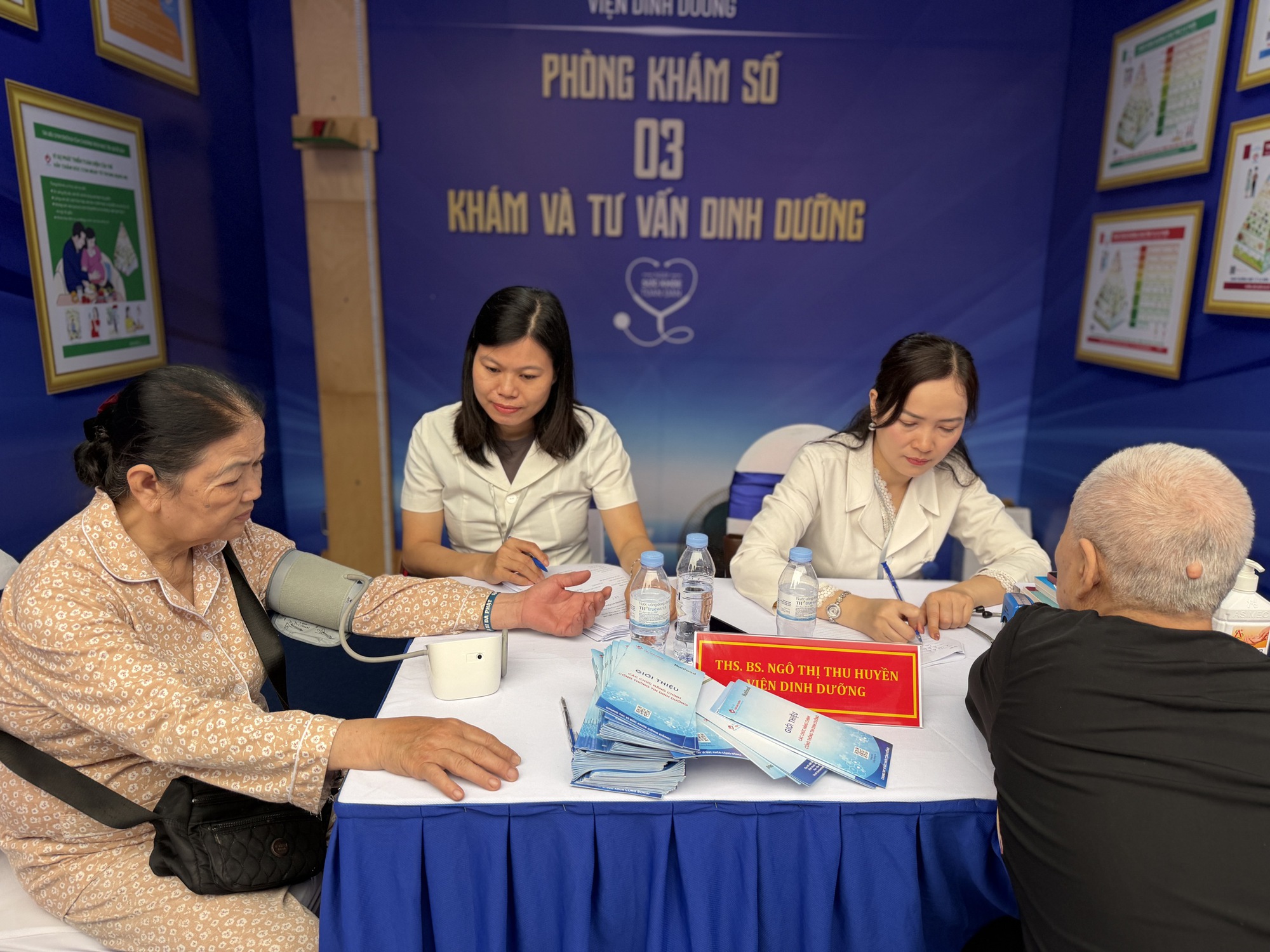 Đẩy nhanh lộ tr&igrave;nh kh&aacute;m sức khỏe định kỳ to&agrave;n d&acirc;n - Ảnh 2.