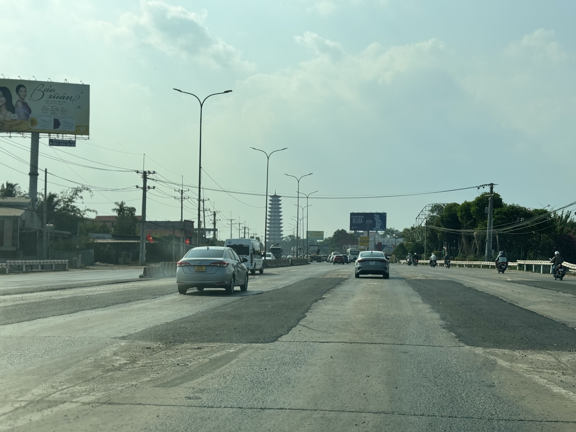 Th&aacute;o dỡ xong hai trạm thu ph&iacute; tr&ecirc;n Quốc lộ 51 &lsquo;bỏ hoang&rsquo; &aacute;n ngữ hơn 3 năm qua - Ảnh 1.